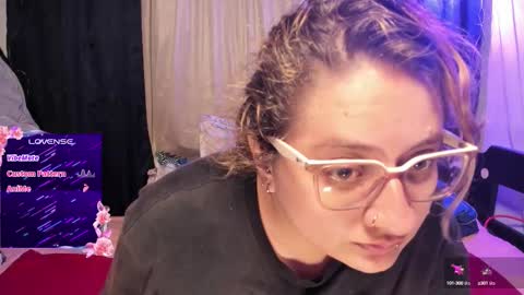 Snapshot of annie_bigboobs_ chatting on 09-17-25, 02:57 Ana Bolena independent model online show from 09-17-25, 02:57