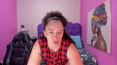 Snapshot of annie_bowie chatting on 06-09-26, 05:35 online show from 06-09-26, 05:35
