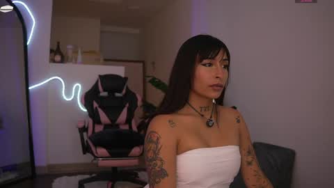 Annie online show from 04-10-26, 08:02