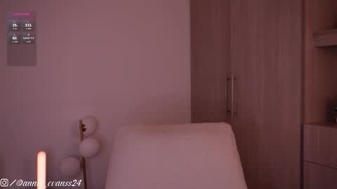 Snapshot of annie_evans24 chatting on 10-29-25, 08:54 Annie Evans online show from 10-29-25, 08:54