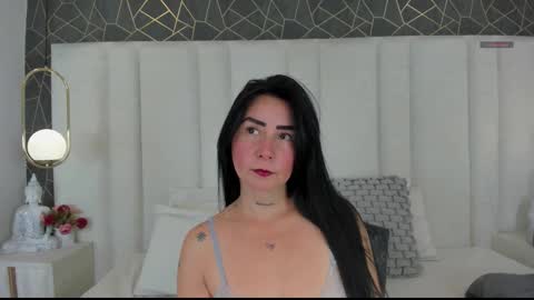 im annie   online show from 12-22-25, 12:24