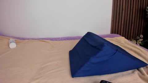 Annie Roberts online show from 12-26-24, 11:13