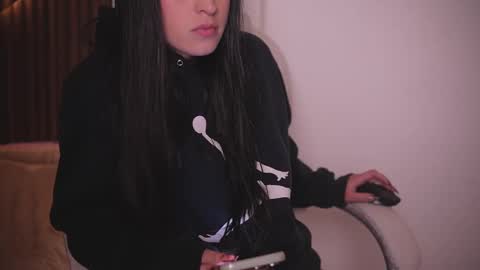 Annie Roberts online show from 09-10-25, 09:04