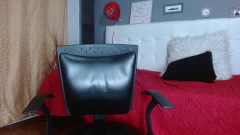 Snapshot of annie_scott_ chatting on 02-19-25, 11:46 annie_scott_ online show from 02-19-25, 11:46