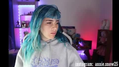 Snapshot of annie_snow_ chatting on 12-13-24, 10:55 JEANNE no olvides seguirme dont forget follow me  uu online show from 12-13-24, 10:55