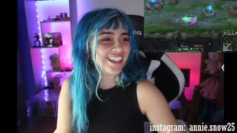 Snapshot of annie_snow_ chatting on 12-20-24, 03:25 JEANNE no olvides seguirme dont forget follow me  uu online show from 12-20-24, 03:25