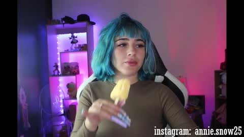 Snapshot of annie_snow_ chatting on 01-09-25, 11:56 JEANNE no olvides seguirme dont forget follow me  uu online show from 01-09-25, 11:56