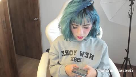 Snapshot of annie_snow_ chatting on 01-31-25, 09:48 JEANNE no olvides seguirme dont forget follow me  uu online show from 01-31-25, 09:48