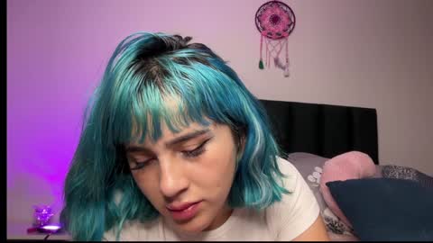 Snapshot of annie_snow_ chatting on 02-04-25, 01:23 JEANNE no olvides seguirme dont forget follow me  uu online show from 02-04-25, 01:23