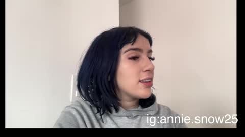 Snapshot of annie_snow_ chatting on 02-12-25, 07:45 JEANNE no olvides seguirme dont forget follow me  uu online show from 02-12-25, 07:45