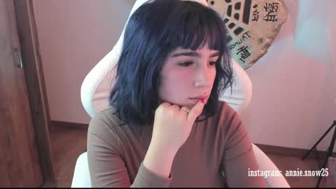 Snapshot of annie_snow_ chatting on 02-20-25, 06:57 JEANNE no olvides seguirme dont forget follow me  uu online show from 02-20-25, 06:57