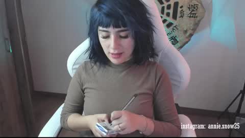 Snapshot of annie_snow_ chatting on 02-20-25, 10:04 JEANNE no olvides seguirme dont forget follow me  uu online show from 02-20-25, 10:04