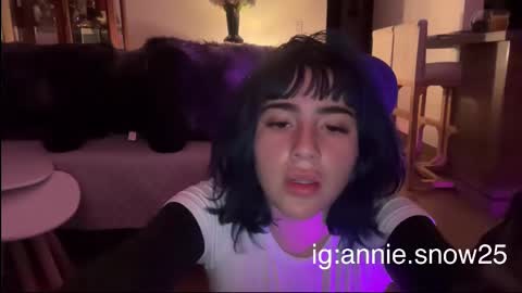 Snapshot of annie_snow_ chatting on 02-27-25, 11:59 JEANNE no olvides seguirme dont forget follow me  uu online show from 02-27-25, 11:59