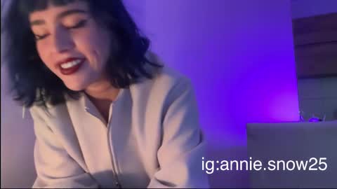 Snapshot of annie_snow_ chatting on 03-03-25, 10:10 JEANNE no olvides seguirme dont forget follow me  uu online show from 03-03-25, 10:10