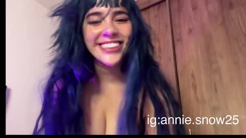 Snapshot of annie_snow_ chatting on 03-11-25, 12:22 JEANNE no olvides seguirme dont forget follow me  uu online show from 03-11-25, 12:22