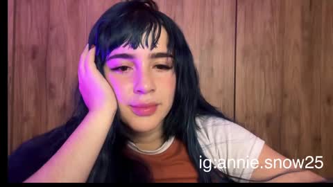 Snapshot of annie_snow_ chatting on 03-11-25, 03:26 JEANNE no olvides seguirme dont forget follow me  uu online show from 03-11-25, 03:26