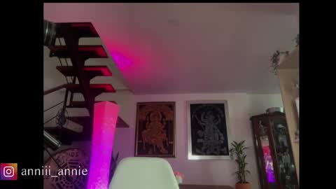 Snapshot of annie_snow_ chatting on 09-09-25, 09:58 JEANNE no olvides seguirme dont forget follow me  uu online show from 09-09-25, 09:58