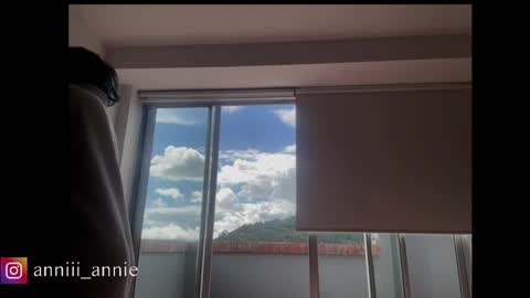 Snapshot of annie_snow_ chatting on 09-10-25, 07:36 JEANNE no olvides seguirme dont forget follow me  uu online show from 09-10-25, 07:36