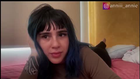Snapshot of annie_snow_ chatting on 09-12-25, 08:09 JEANNE no olvides seguirme dont forget follow me  uu online show from 09-12-25, 08:09