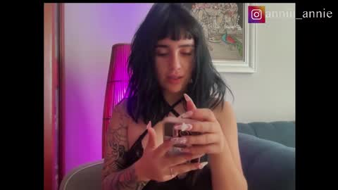 Snapshot of annie_snow_ chatting on 09-24-25, 08:12 JEANNE no olvides seguirme dont forget follow me  uu online show from 09-24-25, 08:12