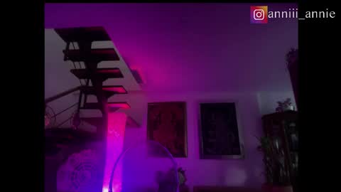Snapshot of annie_snow_ chatting on 09-29-25, 10:14 JEANNE no olvides seguirme dont forget follow me  uu online show from 09-29-25, 10:14
