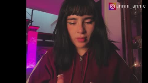 Snapshot of annie_snow_ chatting on 10-06-25, 01:47 JEANNE no olvides seguirme dont forget follow me  uu online show from 10-06-25, 01:47