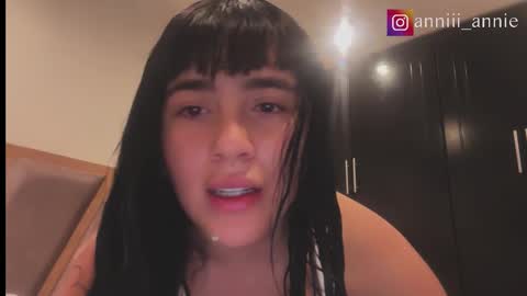 Snapshot of annie_snow_ chatting on 10-08-25, 08:50 JEANNE no olvides seguirme dont forget follow me  uu online show from 10-08-25, 08:50