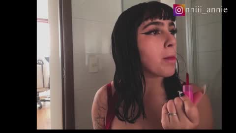 Snapshot of annie_snow_ chatting on 10-16-25, 06:53 JEANNE no olvides seguirme dont forget follow me  uu online show from 10-16-25, 06:53