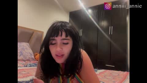 Snapshot of annie_snow_ chatting on 10-23-25, 08:51 JEANNE no olvides seguirme dont forget follow me  uu online show from 10-23-25, 08:51