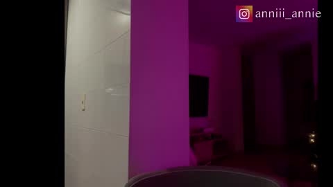 JEANNE no olvides seguirme dont forget follow me  uu online show from 12-19-25, 11:12