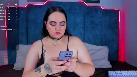 Snapshot of annieesweett_ chatting on 05-17-26, 09:00 Annie Sweet Cherry online show from 05-17-26, 09:00