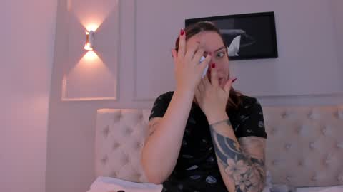 Snapshot of anniemartinezz chatting on 12-27-24, 11:17 Annie online show from 12-27-24, 11:17