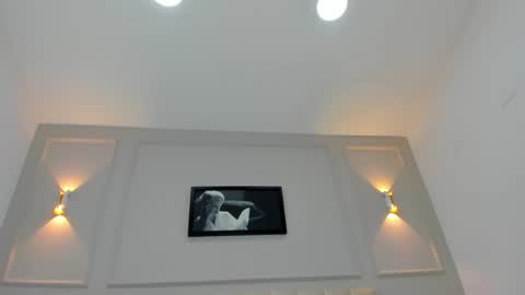 Snapshot of anniemartinezz chatting on 12-31-24, 10:58 Annie online show from 12-31-24, 10:58