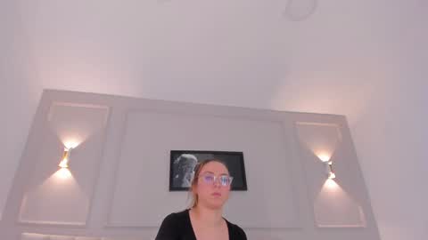 Snapshot of anniemartinezz chatting on 01-16-25, 05:55 Annie online show from 01-16-25, 05:55