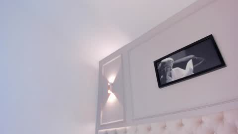 Snapshot of anniemartinezz chatting on 01-21-25, 06:02 Annie online show from 01-21-25, 06:02