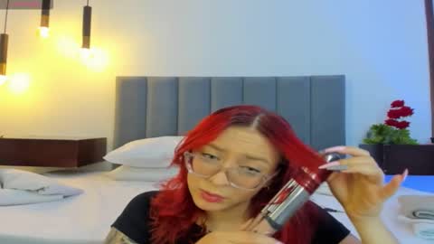 Snapshot of anniemartinezz chatting on 11-27-25, 11:56 Annie online show from 11-27-25, 11:56