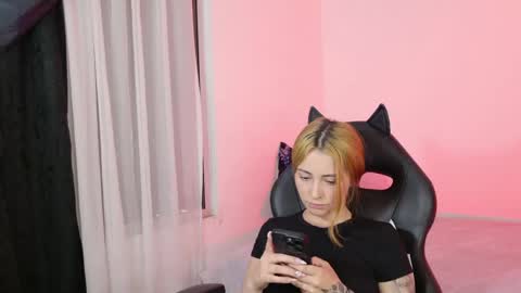 Annie online show from 05-21-26, 02:07