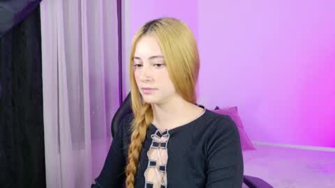 Annie online show from 05-22-26, 01:57