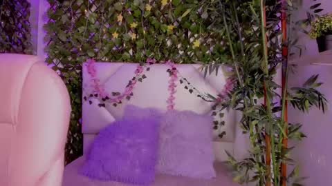 Annie Evans  online show from 11-08-25, 04:18