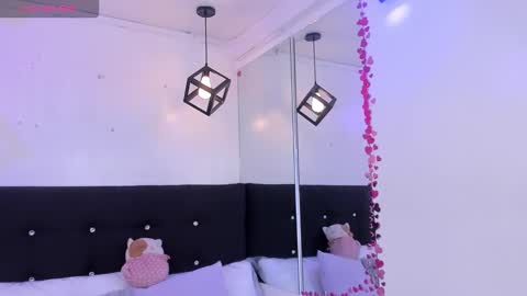 Annie Evans  online show from 03-12-26, 05:52