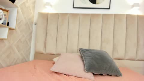 Annie Queen online show from 04-12-26, 02:27