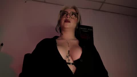 Annika online show from 10-31-25, 04:57