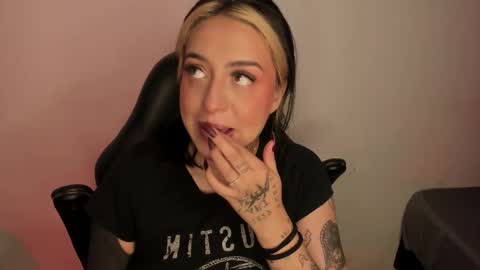 Annika online show from 11-28-25, 02:42