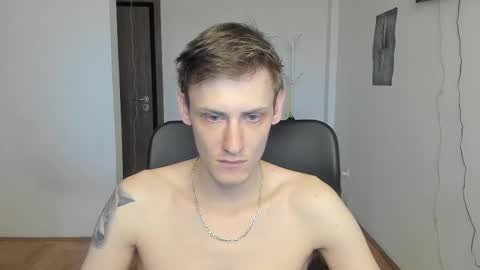 Snapshot of annonimsick chatting on 12-17-25, 02:34 online show from 12-17-25, 02:34