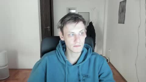 Snapshot of annonimsick chatting on 12-18-25, 09:48 online show from 12-18-25, 09:48