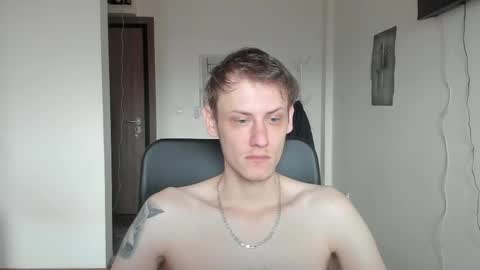 Snapshot of annonimsick chatting on 12-19-25, 01:51 online show from 12-19-25, 01:51