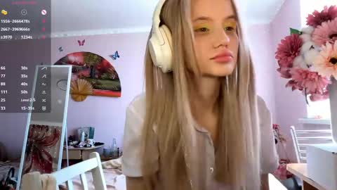 Snapshot of annrosy chatting on 05-06-26, 06:41 Hello my name is Kate online show from 05-06-26, 06:41