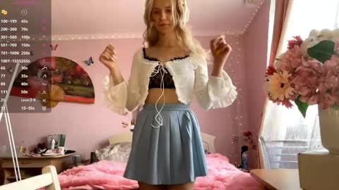 Snapshot of annrosy chatting on 05-09-26, 06:40 Hello my name is Kate online show from 05-09-26, 06:40