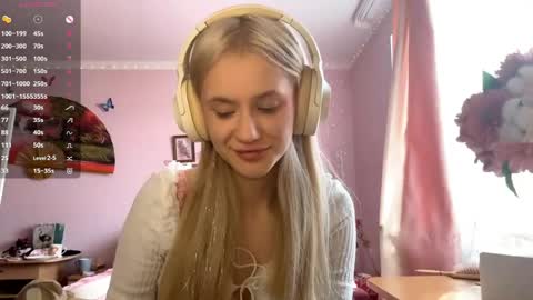 Snapshot of annrosy chatting on 05-10-26, 06:40 Hello my name is Kate online show from 05-10-26, 06:40