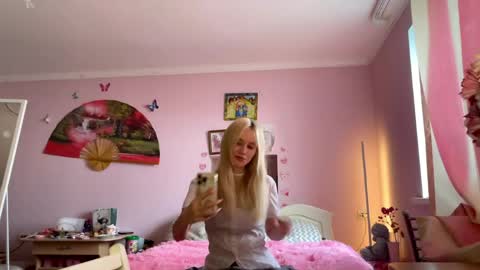 Snapshot of annrosy chatting on 05-29-26, 12:58 Hello my name is Kate online show from 05-29-26, 12:58